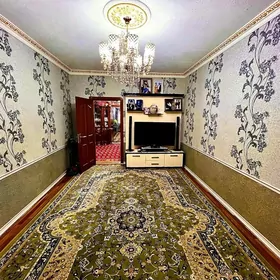 МИР 7/2 3ком квадрат.прихожая