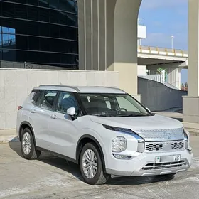 Mitsubishi Outlander PHEV 2024