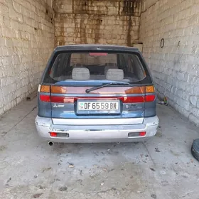 Mitsubishi Chariot 1992