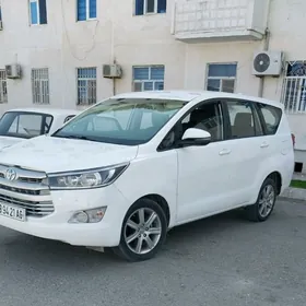 Toyota Innova 2022
