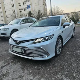 Toyota Camry Hybrid 2021