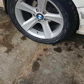 BMW diska pakryşka.