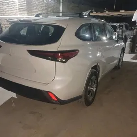 Toyota Highlander 2023