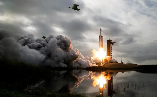 SpaceX 2027-nji ýyla çenli Starship raketasynyň ilkinji täjirçilik uçuşyny taýýarlaýar