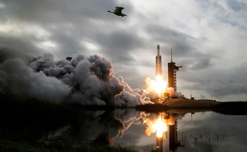 SpaceX 2027-nji ýyla çenli Starship raketasynyň ilkinji täjirçilik uçuşyny taýýarlaýar