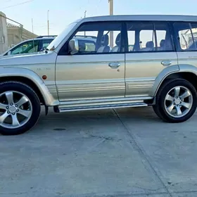 Mitsubishi Pajero 1992