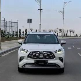 Toyota Highlander 2021