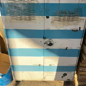 железный шкаф