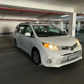 Toyota Sienna 2019
