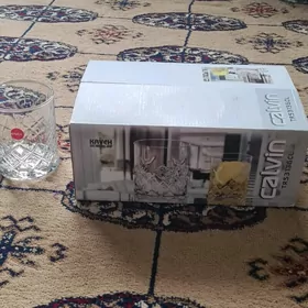 Täze sowgatlyk posuda