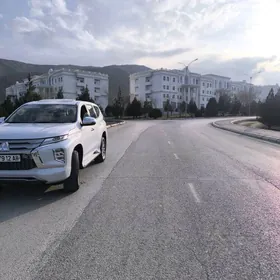 Mitsubishi Pajero 2020