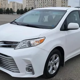 Toyota Sienna 2017