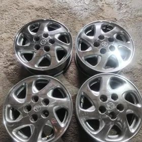 15 LIK KAMRY RADNOY 2001