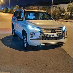 Mitsubishi Pajero 2020