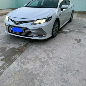 Toyota Camry 2021