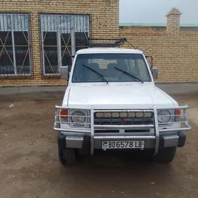 Mitsubishi Pajero 1992
