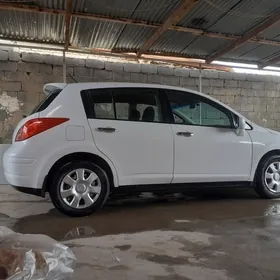 Nissan Versa 2012