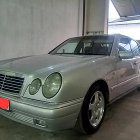 Mercedes-Benz E320 2000