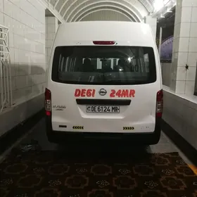 Nissan Urvan 2015