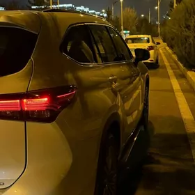 Toyota Highlander 2020