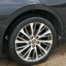 Lexus Es350 2022 diska