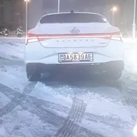 Hyundai Elantra 2022