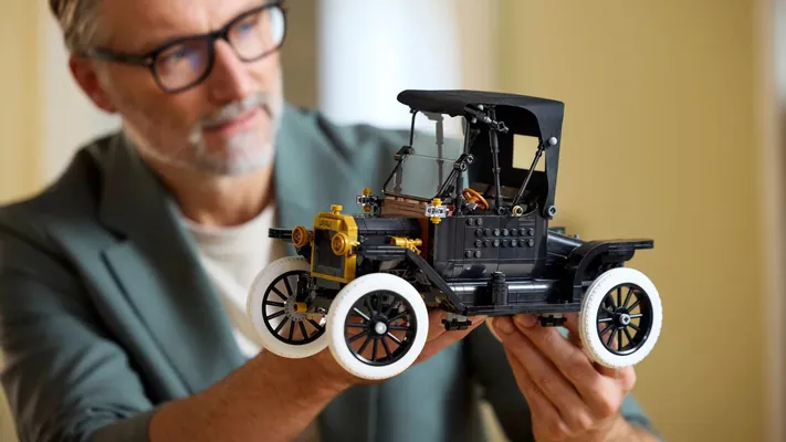 Lego rowaýata öwrülen Ford Model T konstruktoryny çykardy