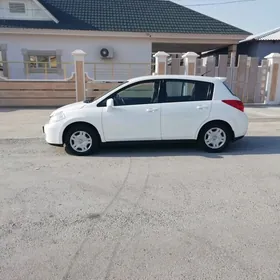 Nissan Versa 2011