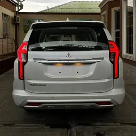 Mitsubishi Pajero 2020