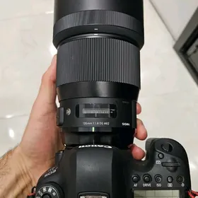 canon ef  135. f/1.8