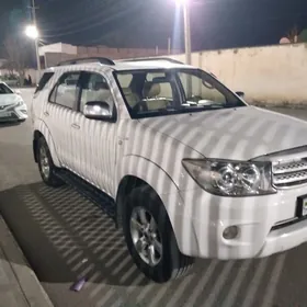 Toyota Fortuner 2010