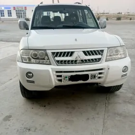 Mitsubishi Pajero 2004