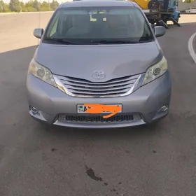 Toyota Sienna 2011