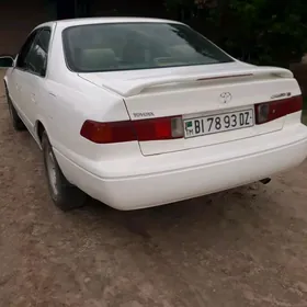 Toyota Camry 2000