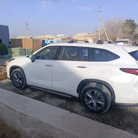 Toyota Highlander 2022