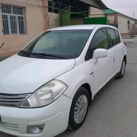 Nissan Versa 2011