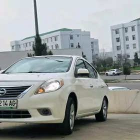 Nissan Versa 2011