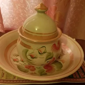 блюдо и сахарница