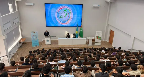 Türkmen ilçisi Gazak agrotehniki barlag uniwersitetiniň rektory we türkmen talyplary bilen duşuşdy