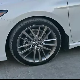 Camry xse 19lyk diska