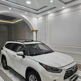 Toyota Highlander 2021