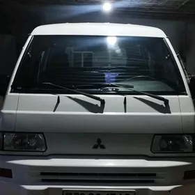 Mitsubishi Chariot 2009