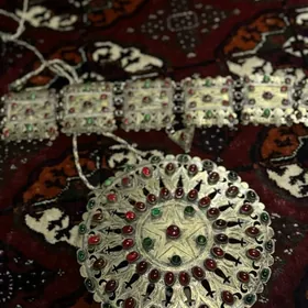 Gadymy gyzyl cayylan kumus