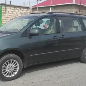 Toyota Sienna 2004
