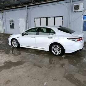 Toyota Camry 2021