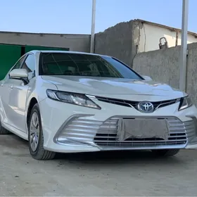 Toyota Camry Hybrid 2021