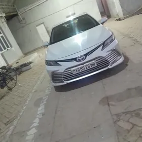 Toyota Camry Hybrid 2021