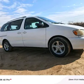 Toyota Sienna 2002
