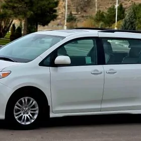 Toyota Sienna 2020
