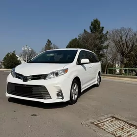 Toyota Sienna 2020